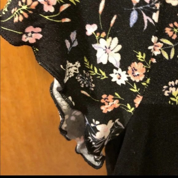 Almost famous juniors size large blouse - Picture 2 of 5